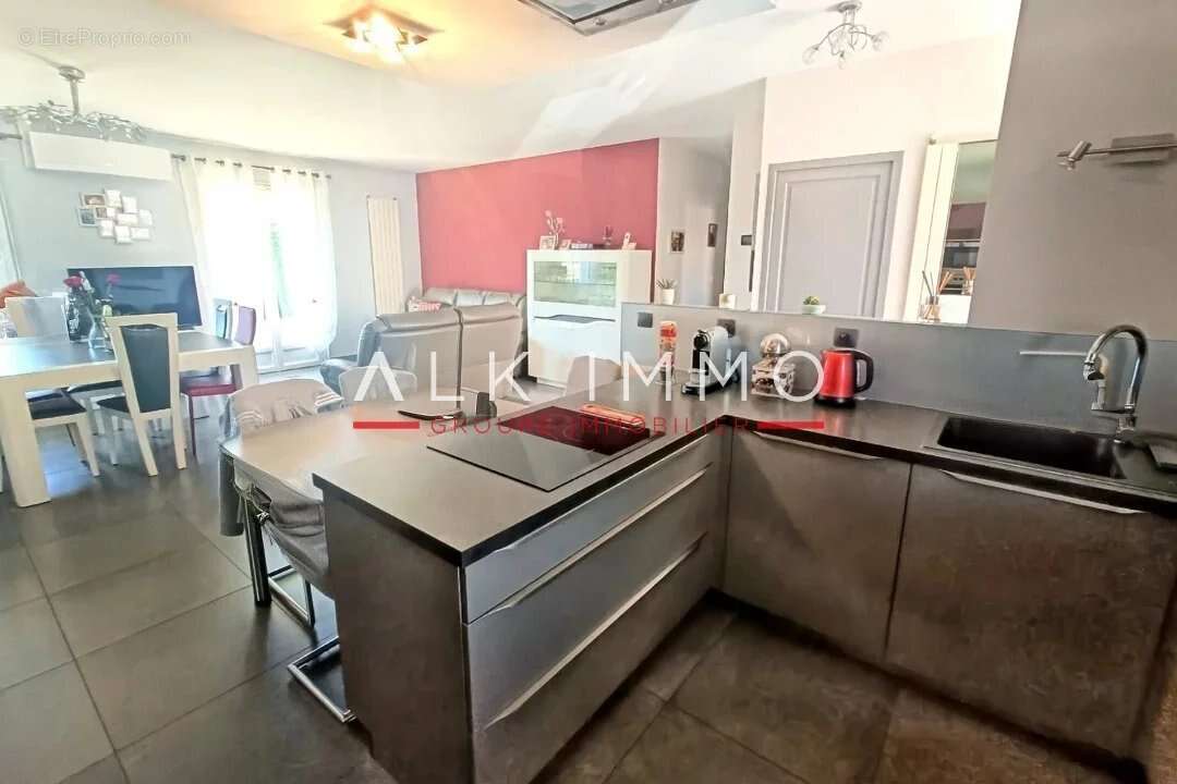 Maison à VETRAZ-MONTHOUX