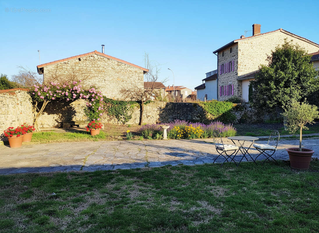 Maison à SAINT-ANDEOL-LE-CHATEAU