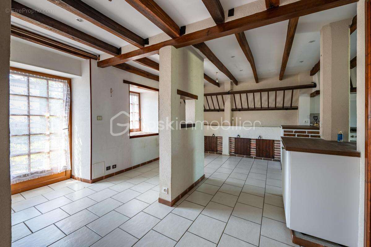Très belle longère composée de ses 4 chambres et de sa dépendance ! - photo 5