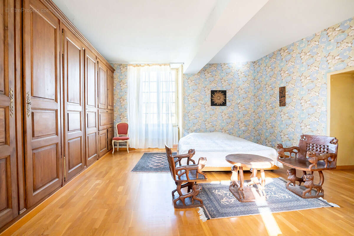 Maison à LE PUY-NOTRE-DAME