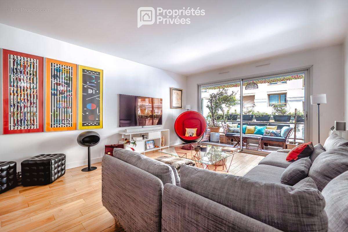 Appartement à PARIS-16E