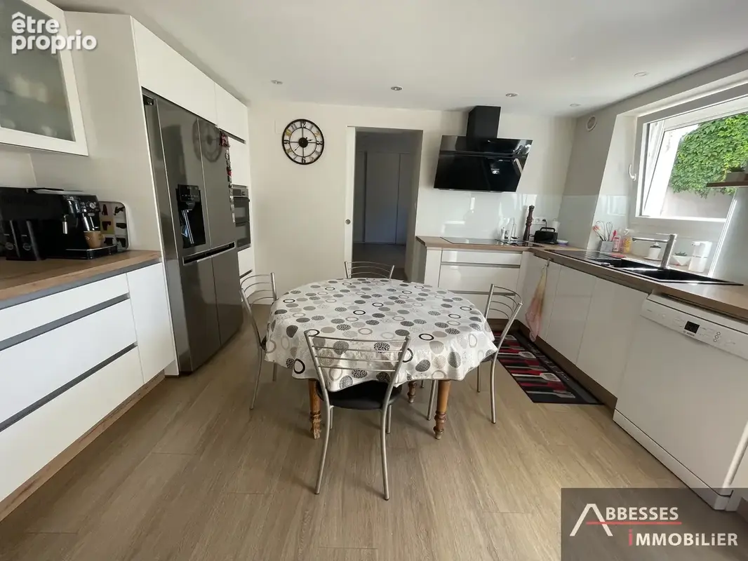 SAINT-AMÉ : Grand logement F7 'esprit maison de famille'  terrasse, terrain et stationnement - photo 4