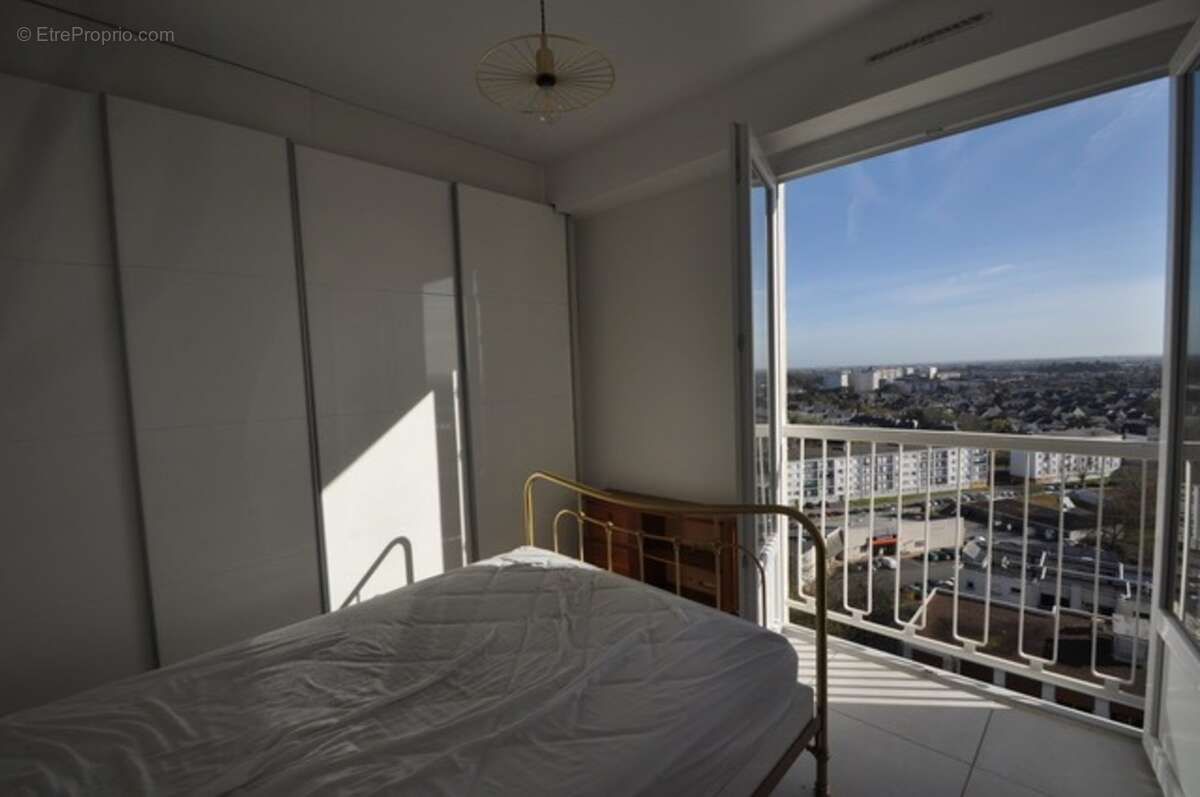 Appartement à vendre 3 pièces ANGERS (49), grand appartement + cave et garage - photo 6