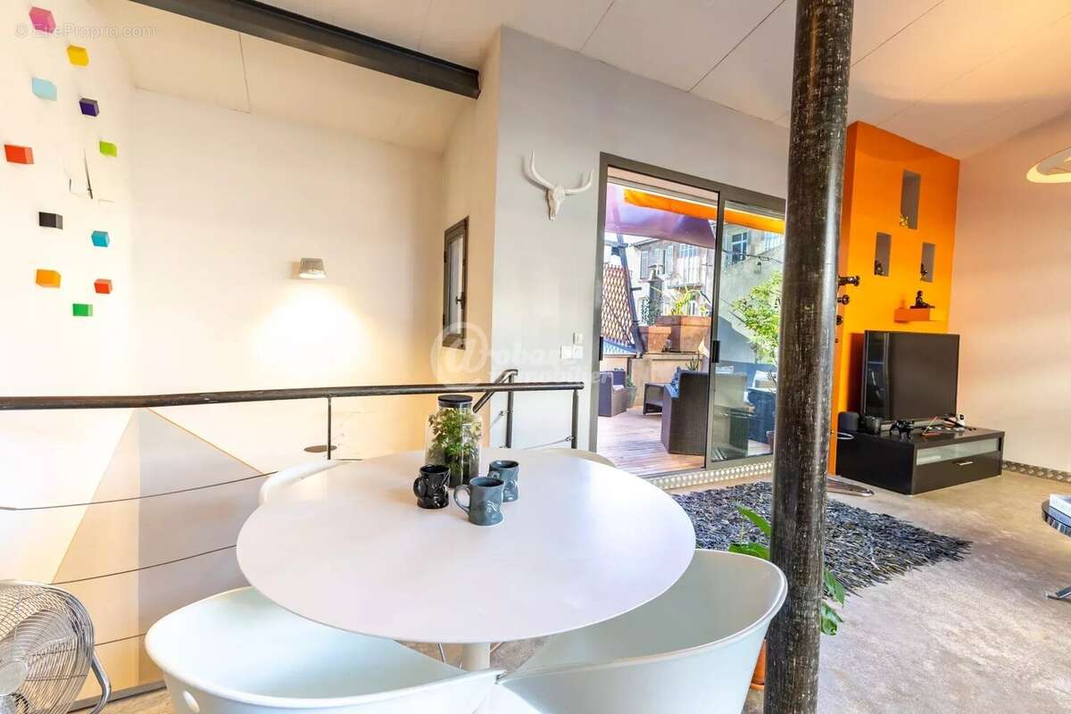 Appartement à MARSEILLE-1E