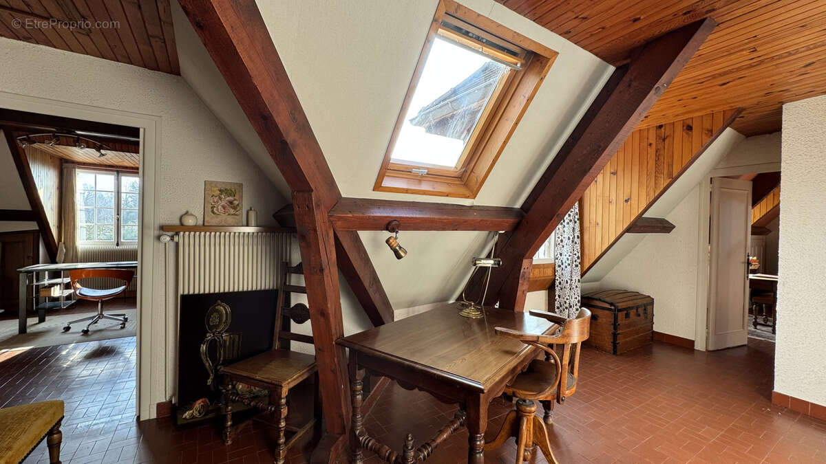 Maison à PUGNY-CHATENOD