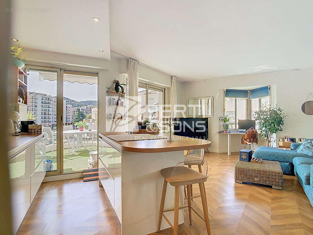 Appartement à MANDELIEU-LA-NAPOULE