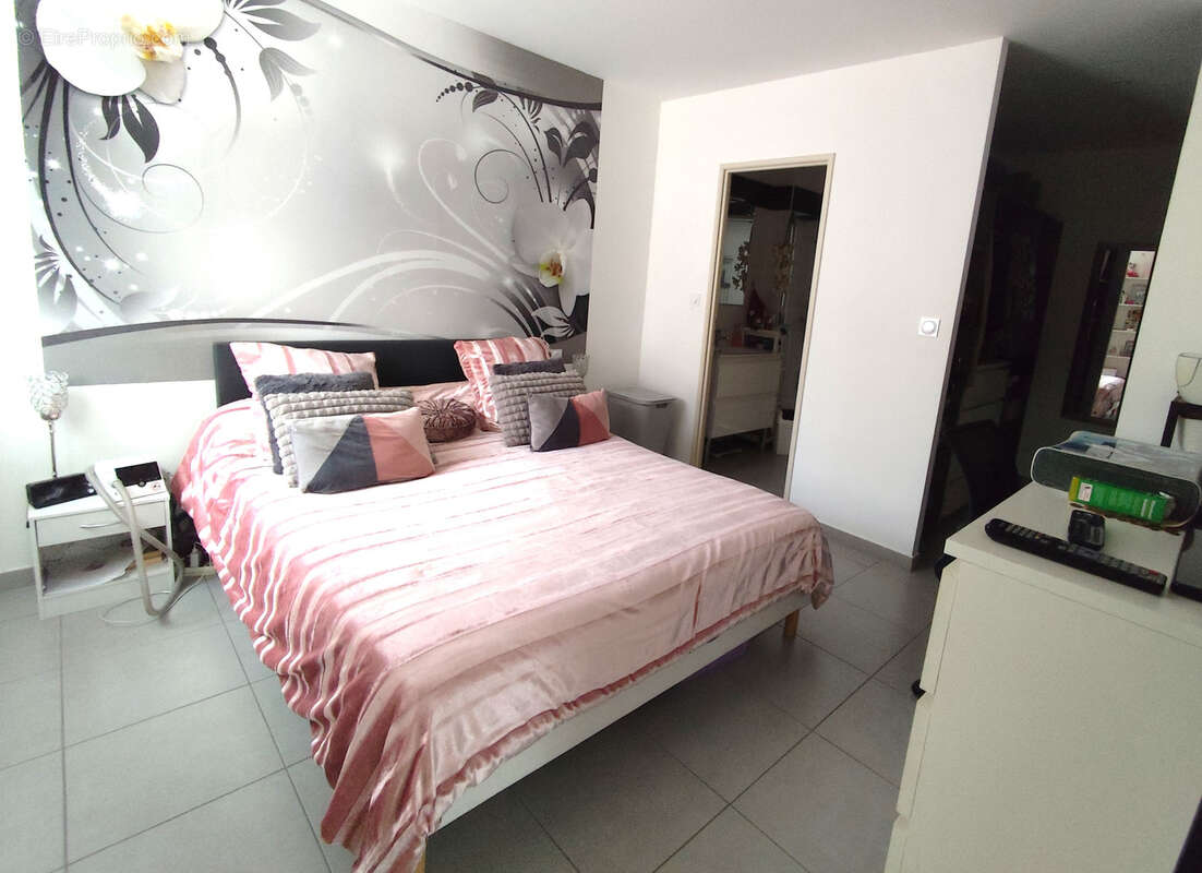 Appartement à JONQUIERES-SAINT-VINCENT