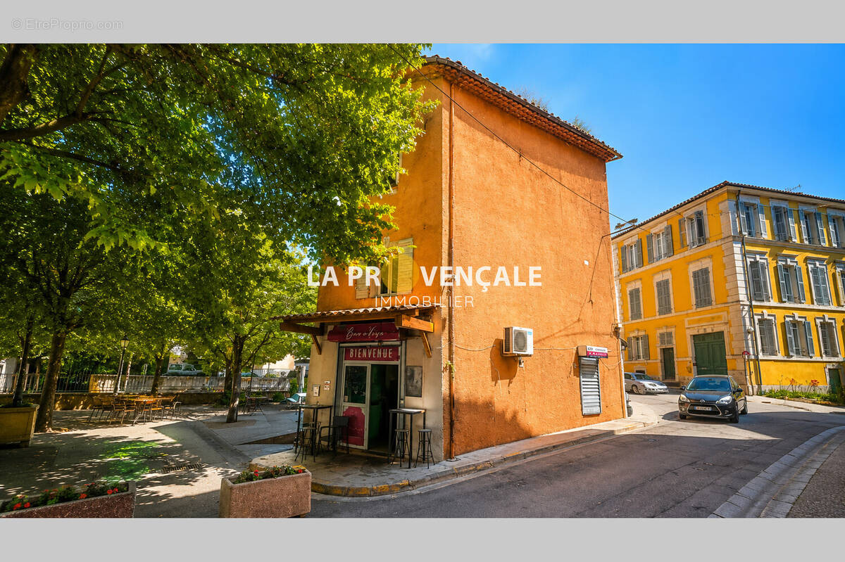 Appartement à ROQUEVAIRE