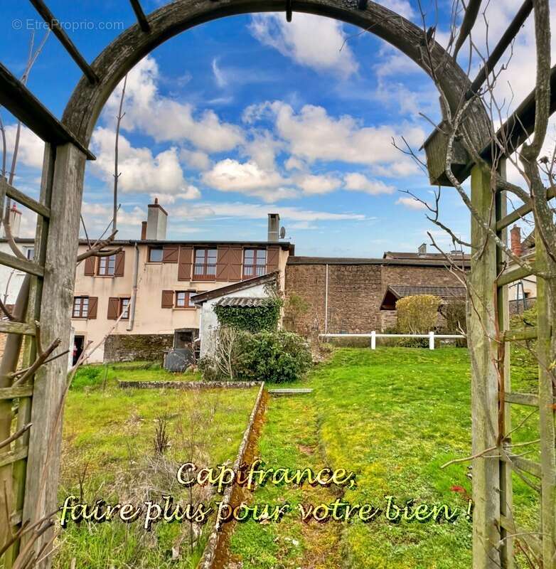 Maison à LA CLAYETTE