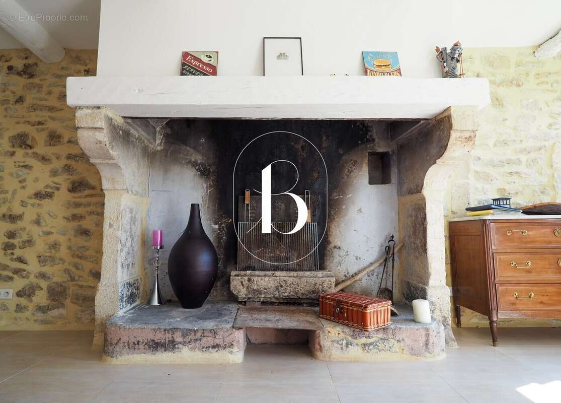 Maison à LAUDUN-L'ARDOISE