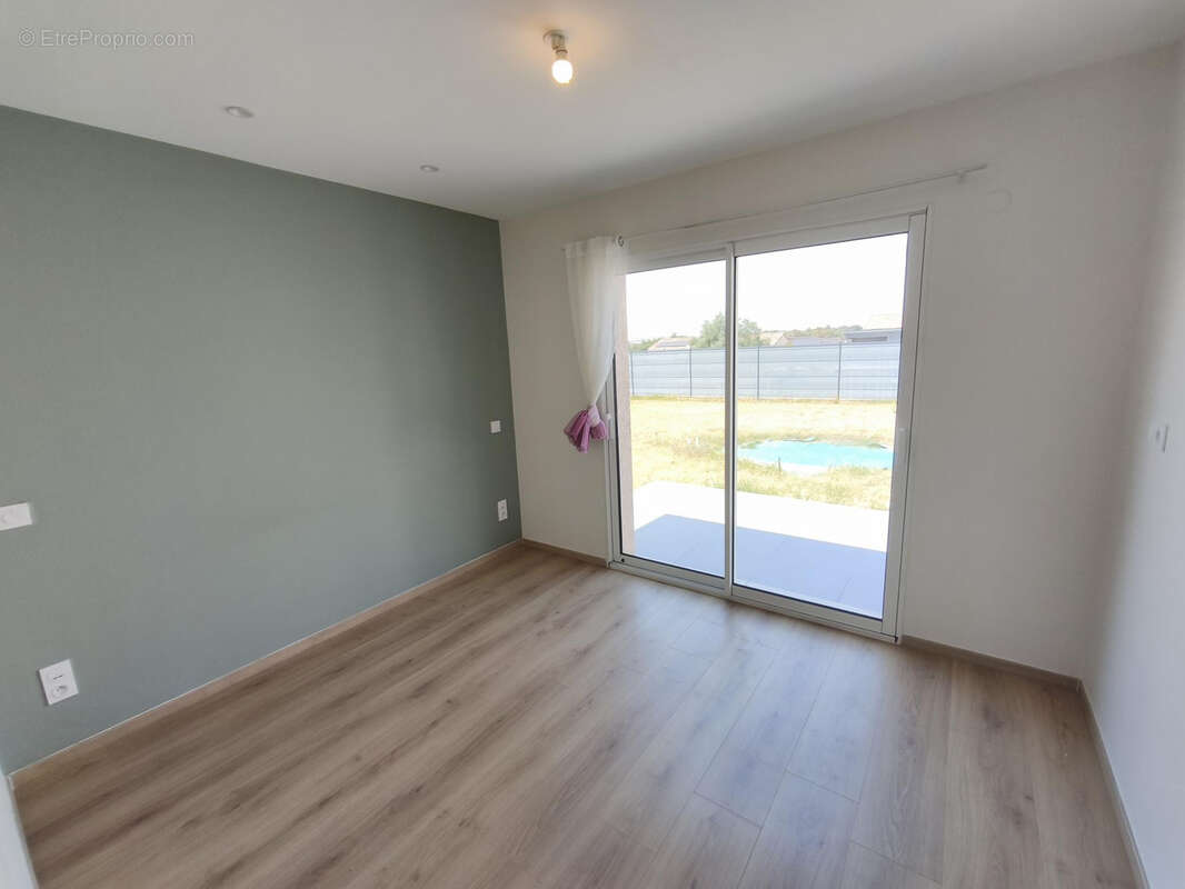 Maison récente T4 de 110 m2 de plain-pied avec terrasse et terrain clôturé - photo 10