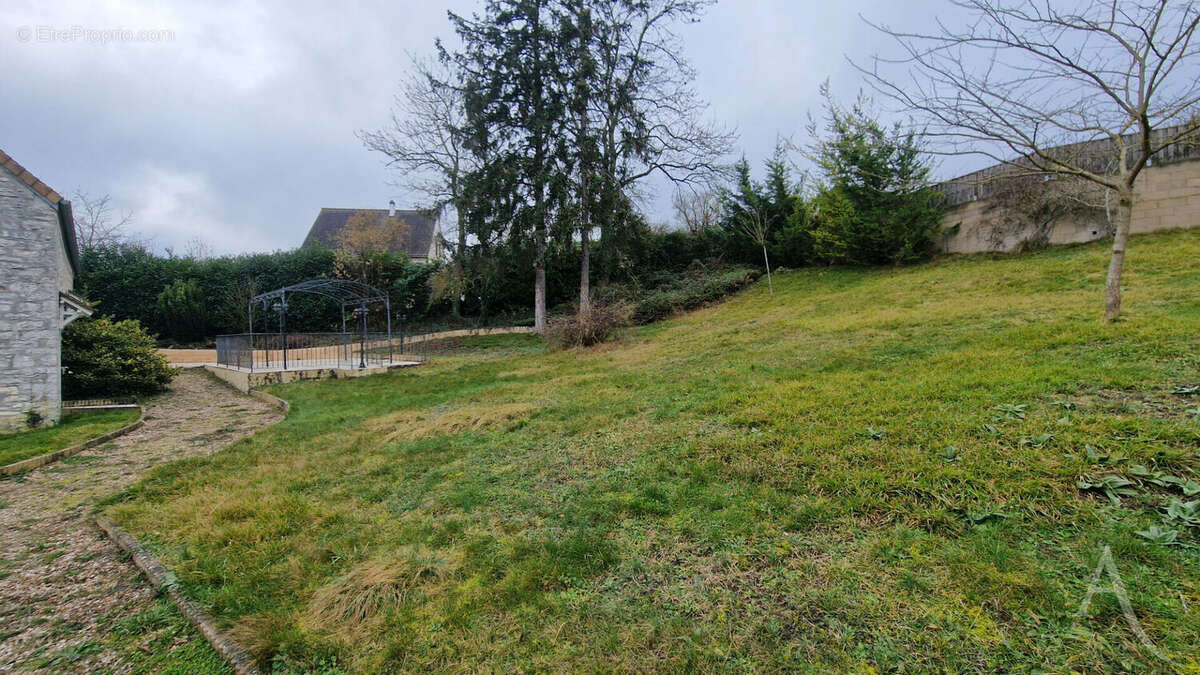 Maison à JOUY-MAUVOISIN