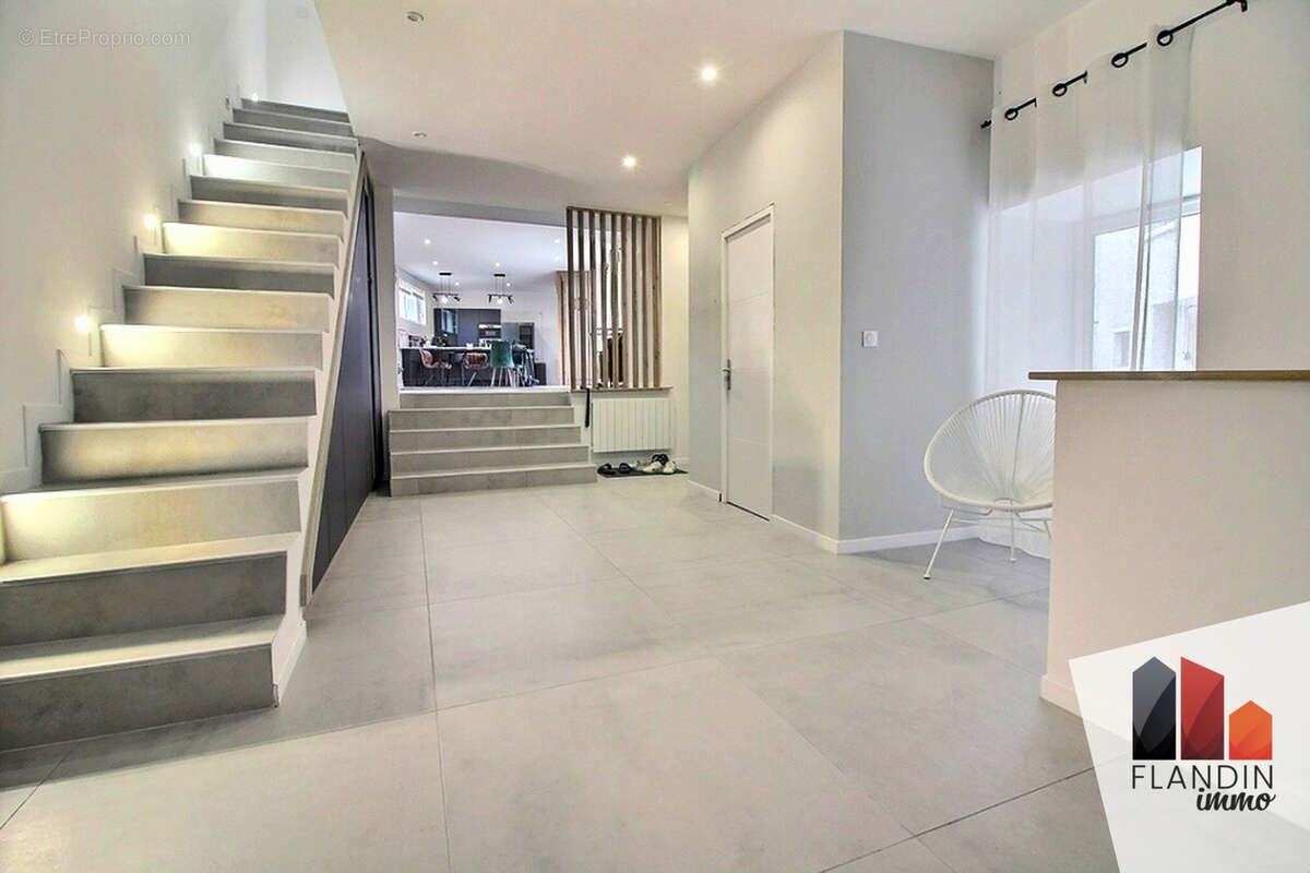 Maison à SAINT-ROMAIN-EN-JAREZ