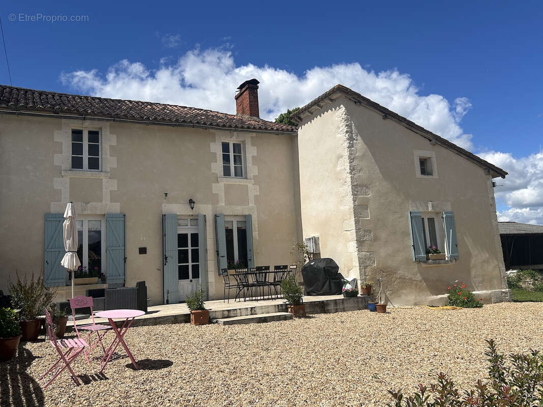 Maison à AUBETERRE-SUR-DRONNE