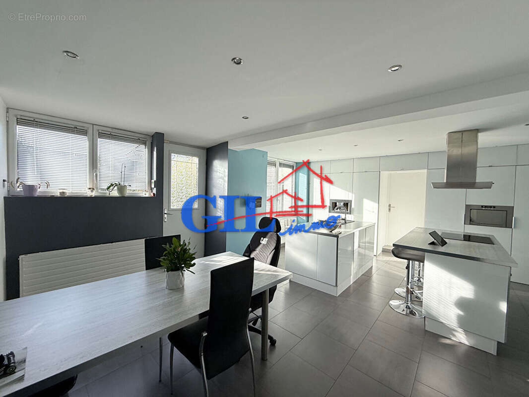 Maison à SAVIGNY-LE-TEMPLE