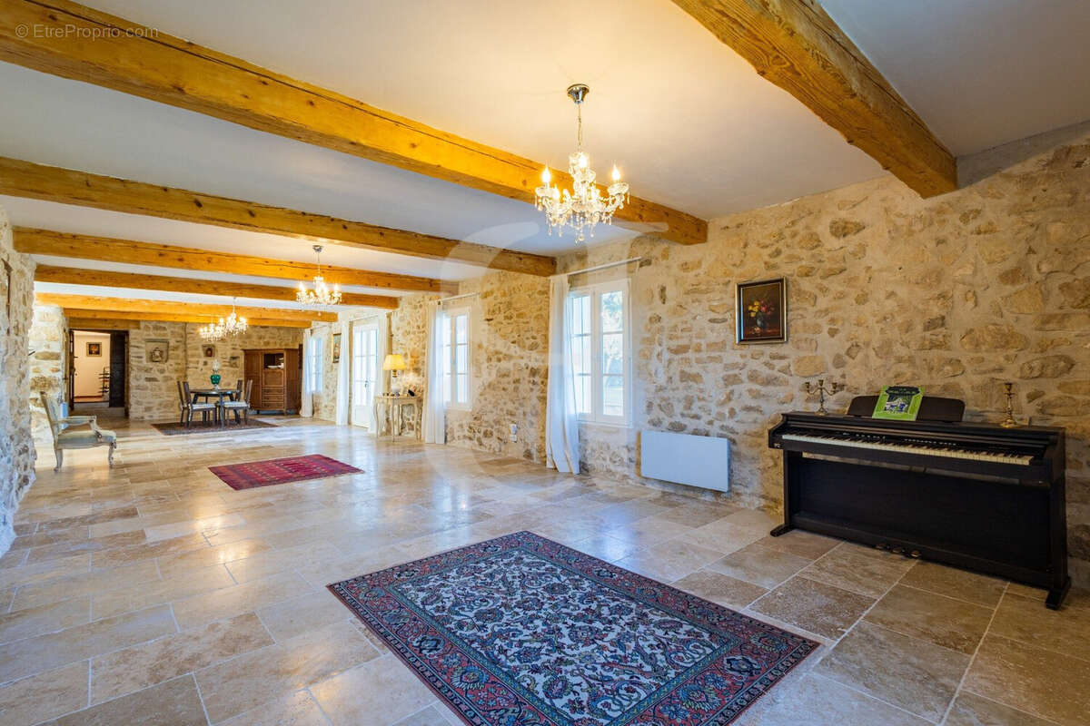 Maison à PERNES-LES-FONTAINES