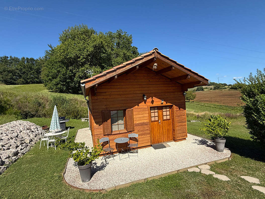 Ensemble de 3 chalets en bois, site de villégiature avec piscine - photo 8