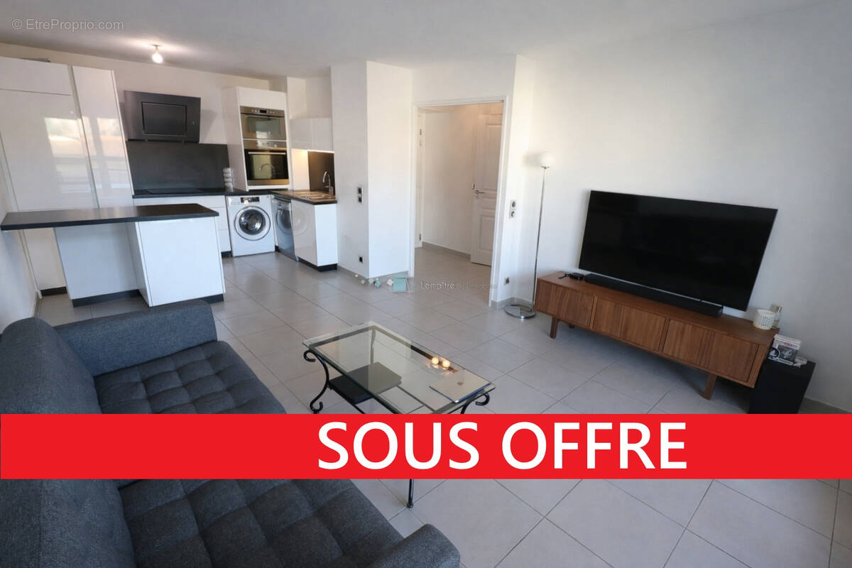 Appartement à LA ROQUETTE-SUR-SIAGNE
