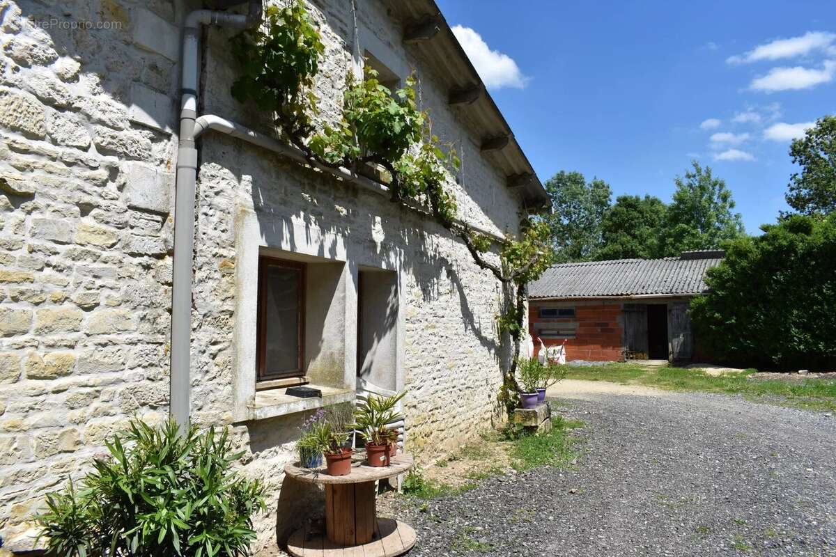 Maison à BEAUVOIR-SUR-NIORT