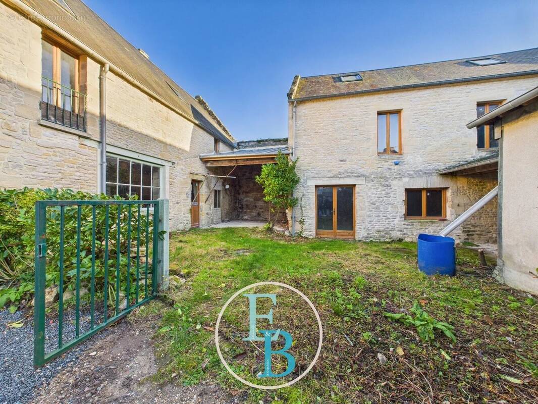 Maison à COLOMBIERS-SUR-SEULLES