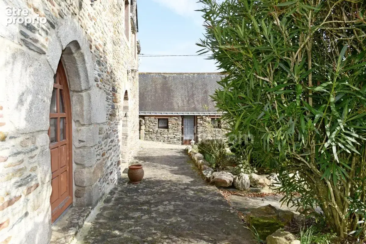 Ensemble immobilier en pierres sur vaste terrain paysagé - photo 20
