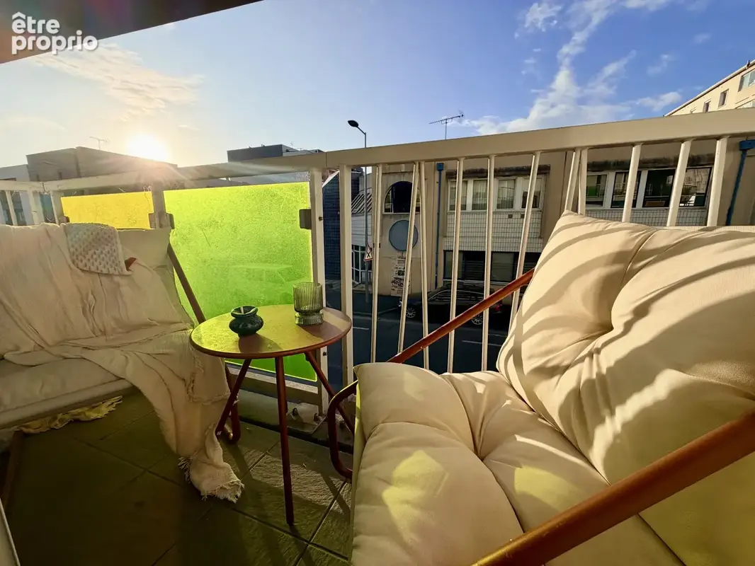 Entre gare et vieux port - type 2 avec balcon et stationnement - photo 3