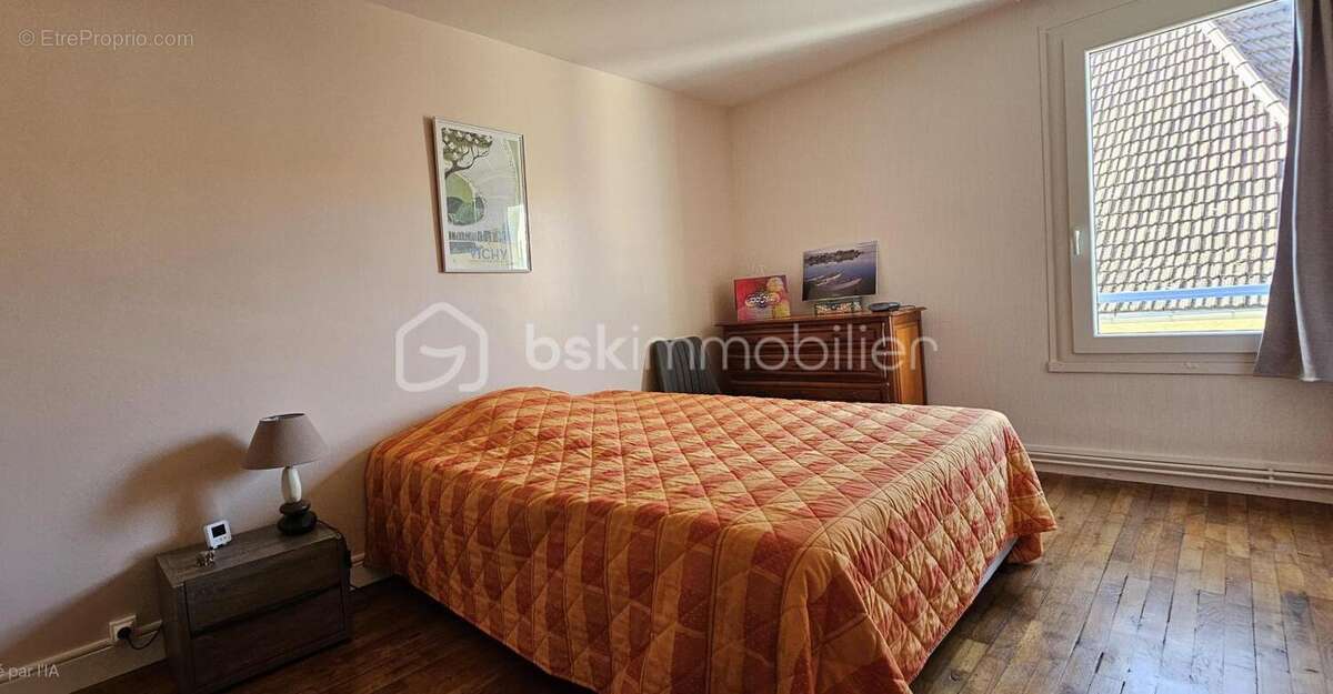 *** Maison de ville de 120 m² – 3 Chambres -  Centre historique de CUSSET avec garage*** - photo 10