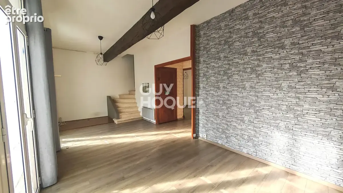 CANOHES (66680) A vendre, maison de village, 4 pièces avec belle terrasse et 2 grands garages. - photo 5