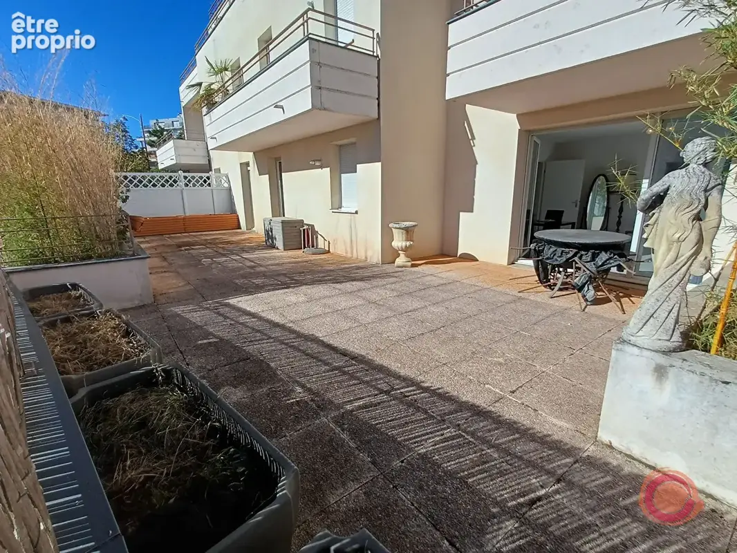 T3 de 64m² avec terrasse de 60m² - BOURRAN - photo 8