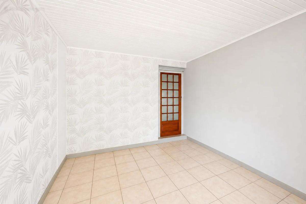 Maison de 6 pièces - 4 chambres de 155 m² à Chéroy - photo 2