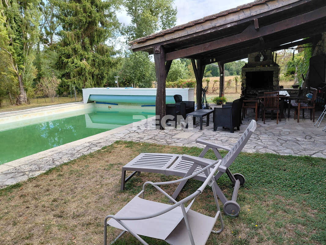 TRES BELLE LONGERE DES 17ème et 19ème siècle sur 20 hectares de praires, 18 et bois 2 avec étang, rivière long - photo 18