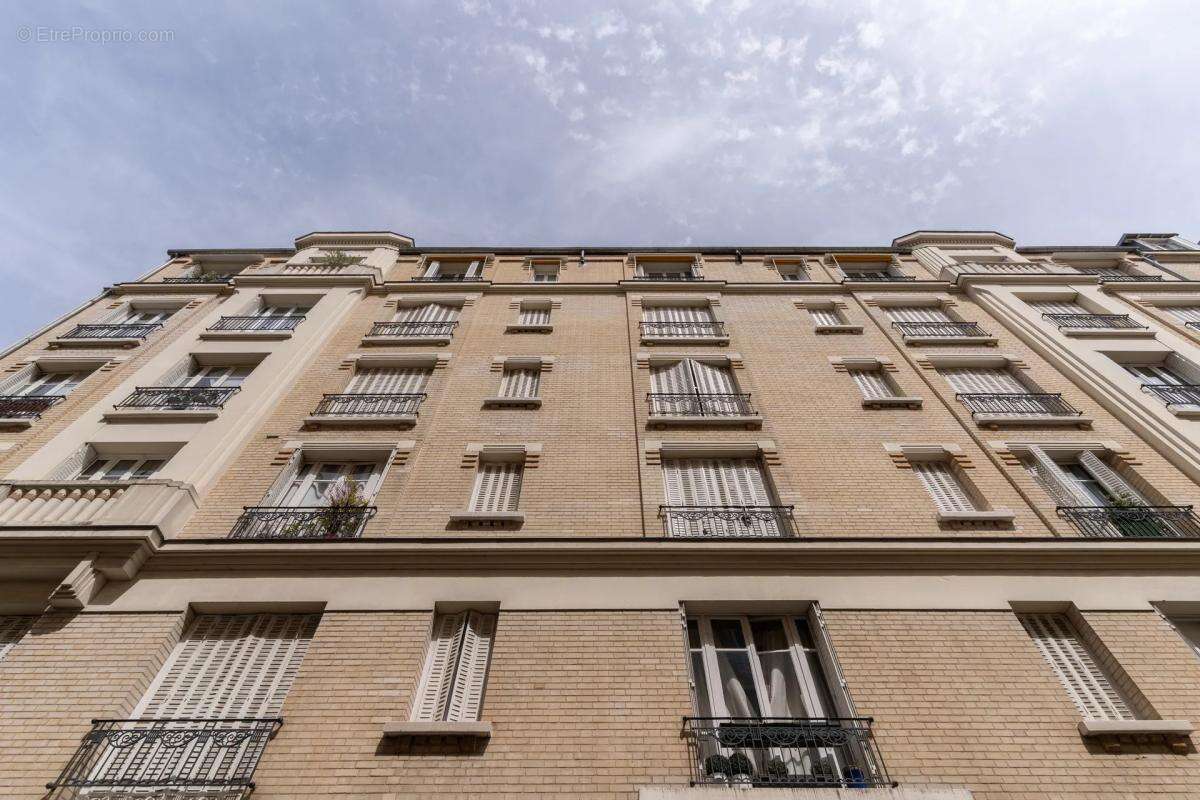 Appartement à COURBEVOIE