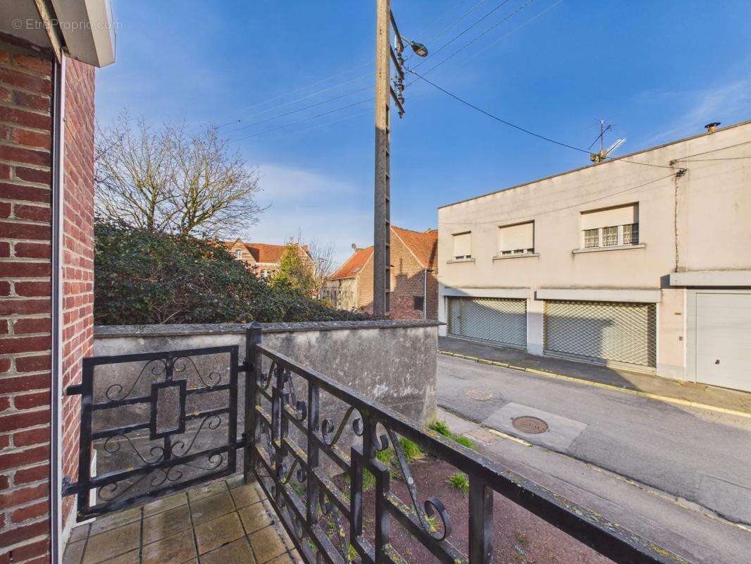 Maison à QUIEVRECHAIN