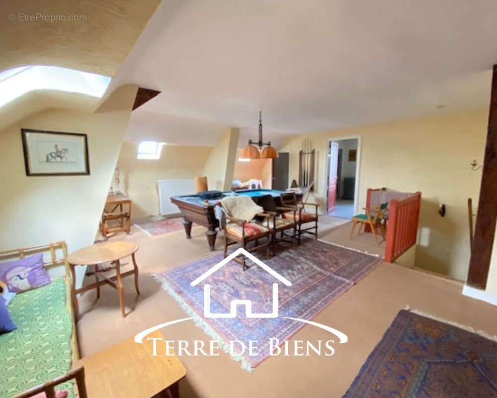 Propriété de caractère de 250 m2 habitables sur plus de 1,25 hectare   6 Chambres, 5 BOXES, À 10 minutes de Vi - photo 19