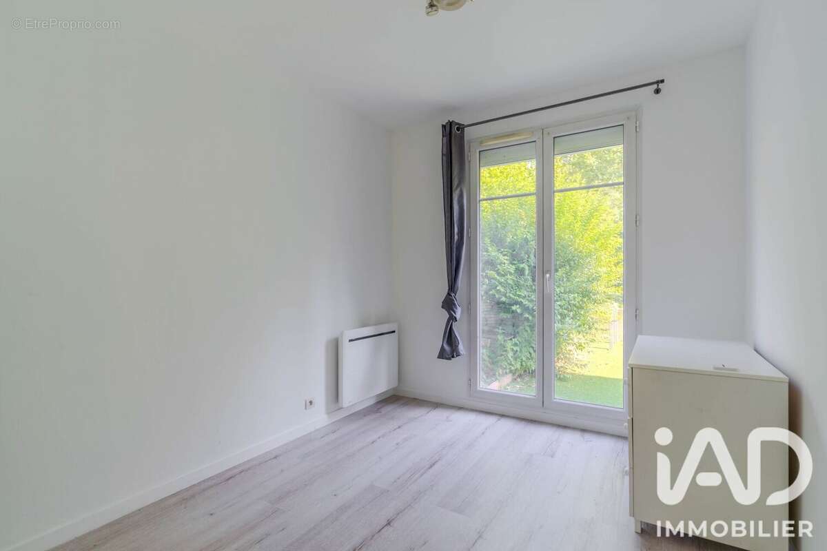 Photo 8 - Appartement à BUSSY-SAINT-GEORGES