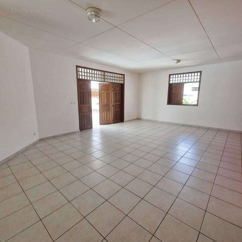 Maison à REMIRE-MONTJOLY