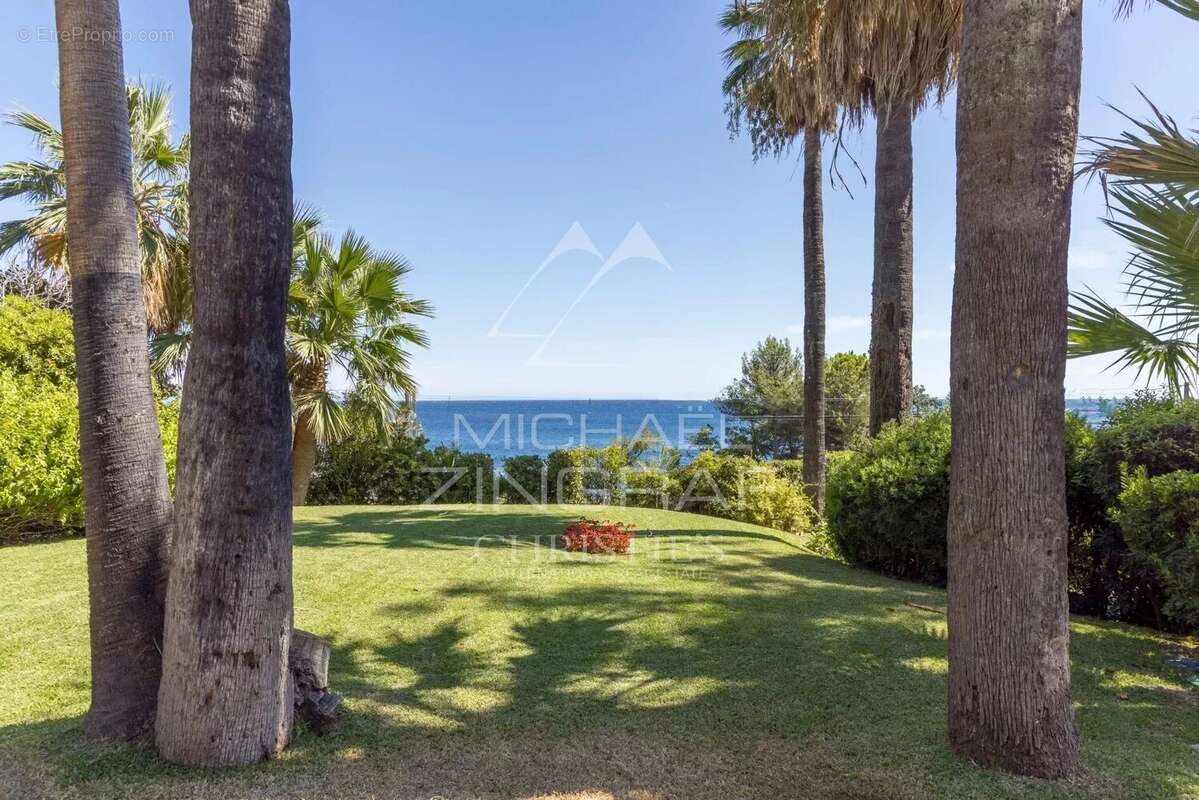 Appartement à VALLAURIS