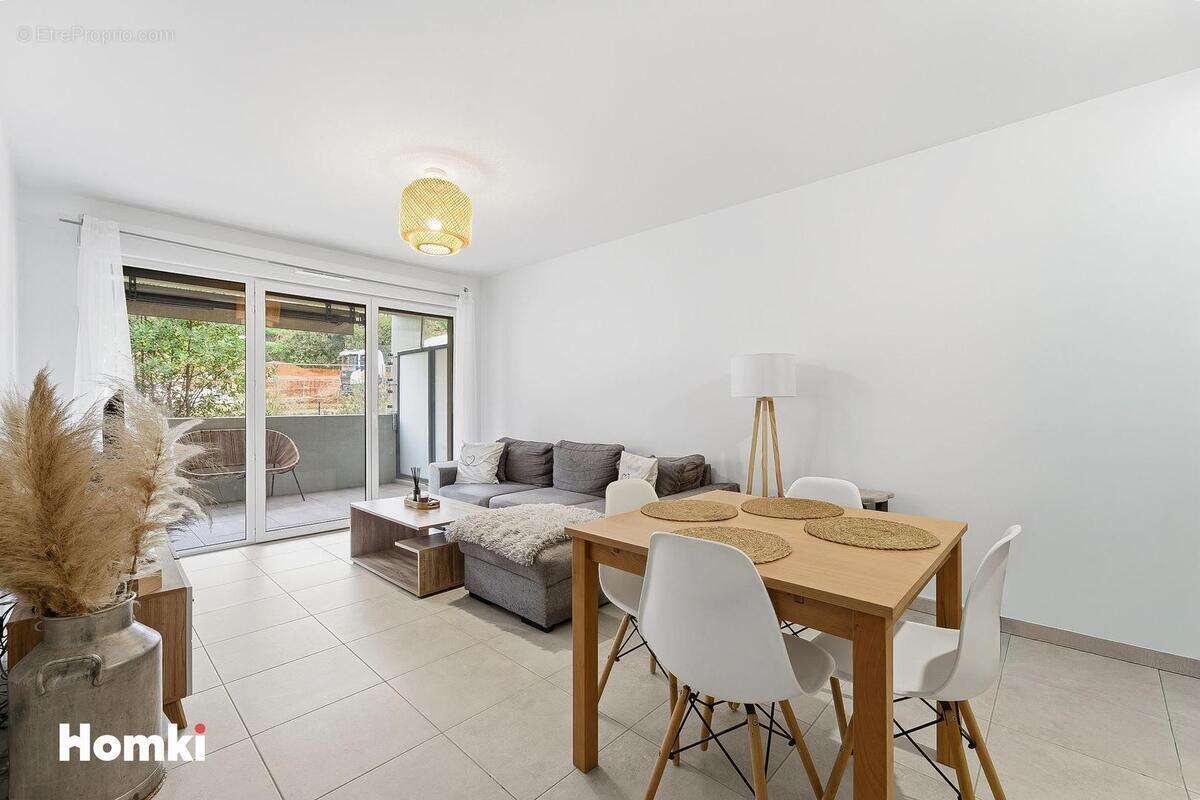 Appartement à SAINT-LAURENT-DU-VAR