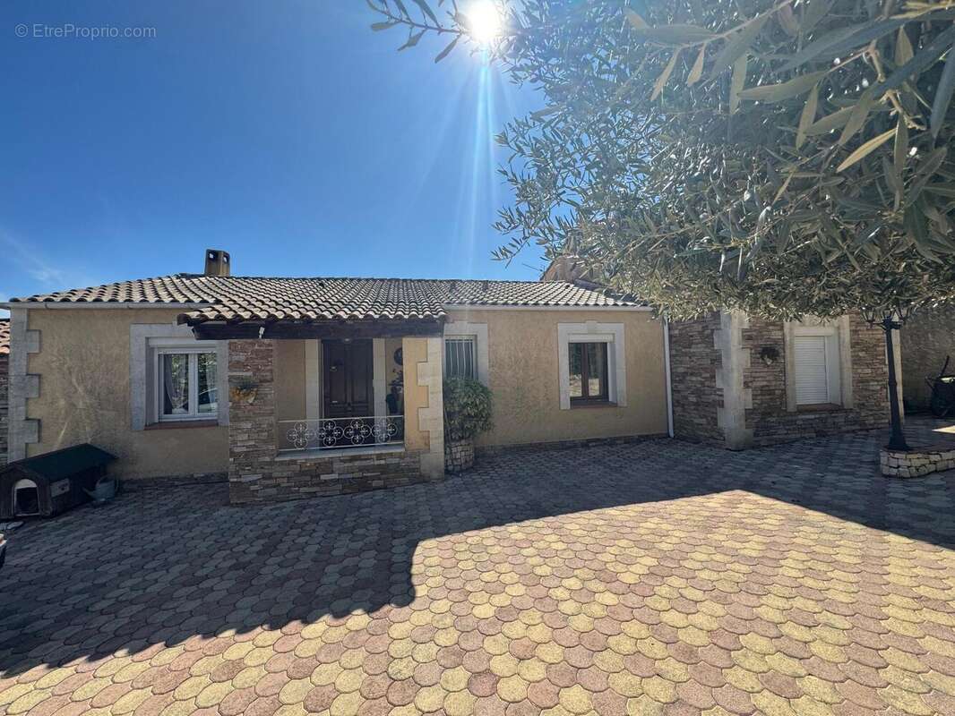 Photo 2 - Maison à SAINT-MAXIMIN-LA-SAINTE-BAUME