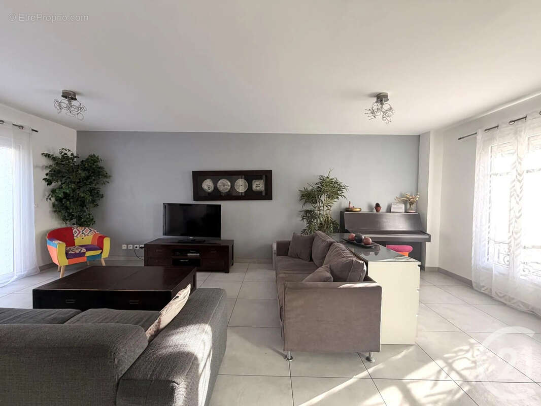 Maison à SAINT-MAUR-DES-FOSSES