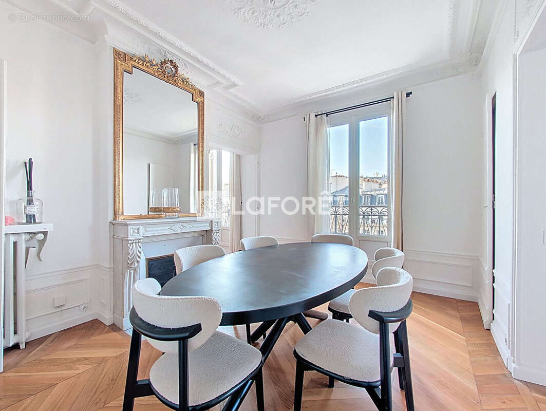Appartement à PARIS-8E