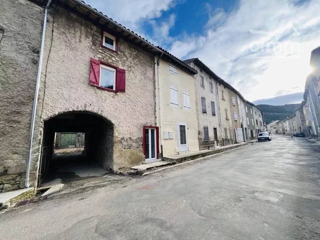 Maison à ROQUEFEUIL