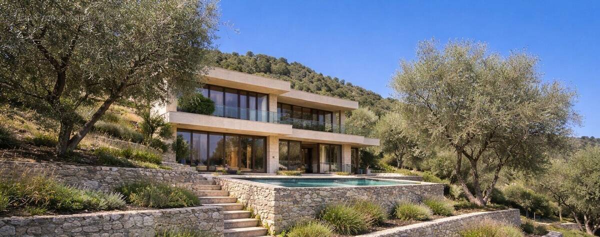 Terrain à TOURRETTE-LEVENS