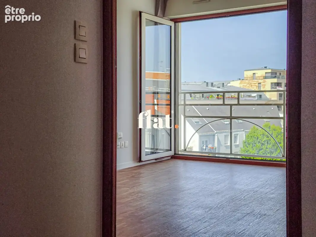 Appartement T2 en duplex  53 quai MAGELLAN 44200 NANTES - Quartier CHU/ GARE SUD - 51,02m2 carrez. 57,2 m2 au - photo 2
