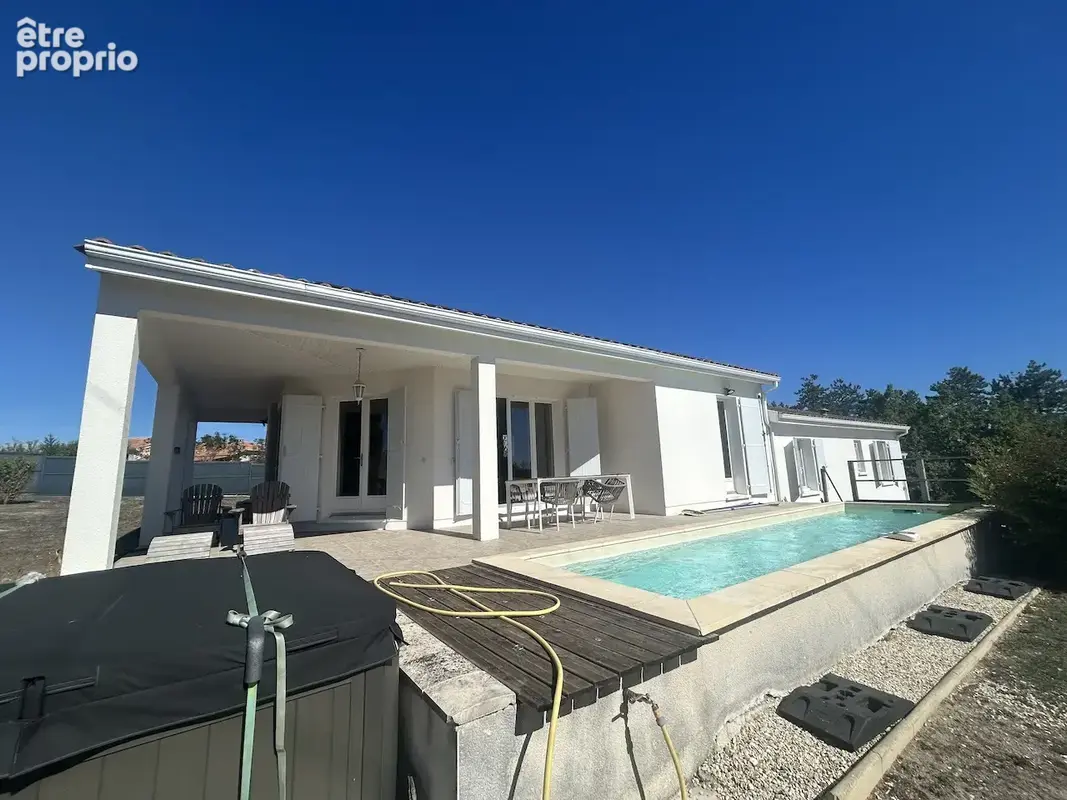 Coup de coeur pour cette magnifique maison avec piscine et vues dégagée sur terrain de 8249m2 - photo 29