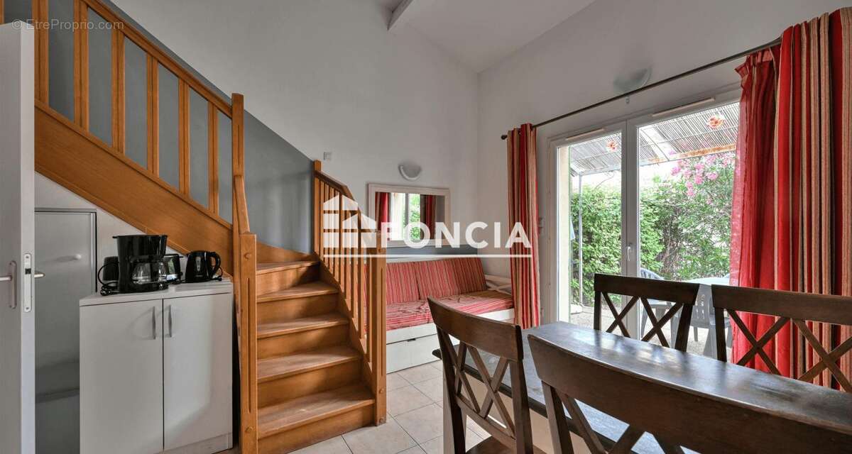 Appartement à MOURIES