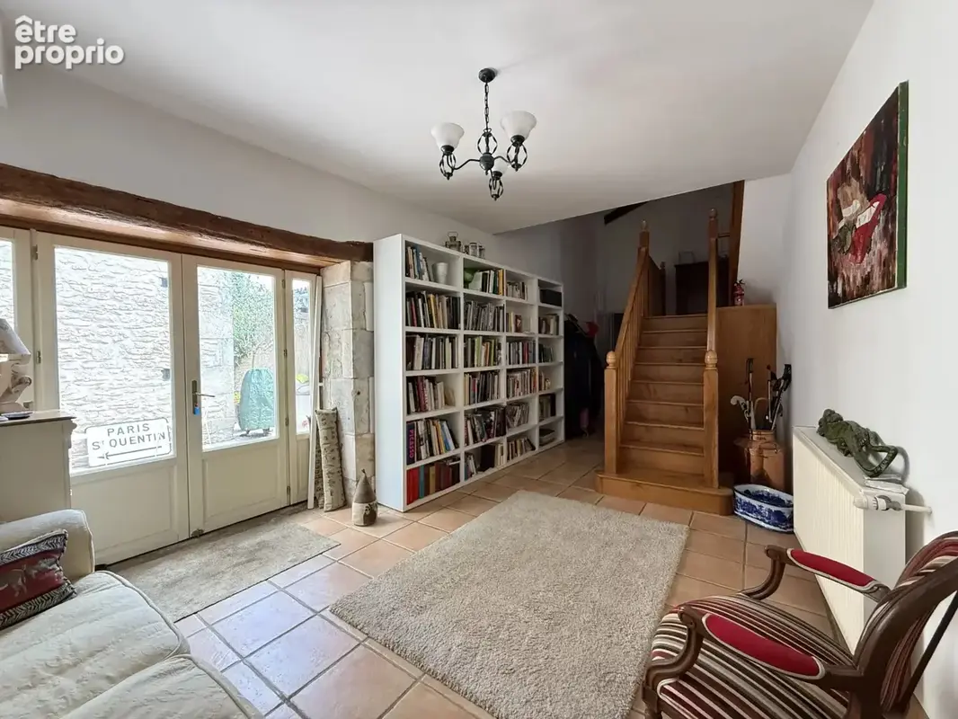 Belle maison de village rénovée avec 5 chambres, dépendances et jardin, située entre Ruffec et Civray - photo 6