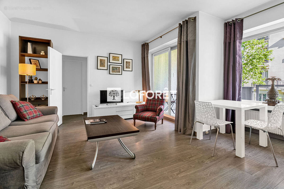 Appartement à PARIS-16E