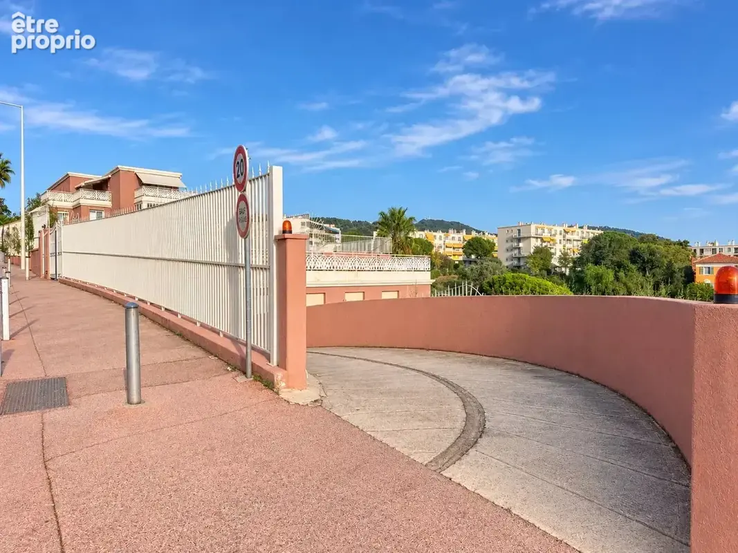 Photo Parking à Nice au prix de 100 000€