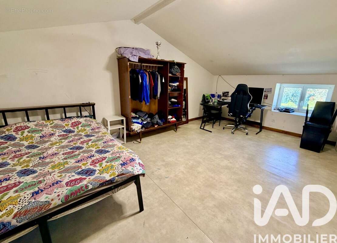 Maison 188 m² à Saint-Sornin  - photo 7